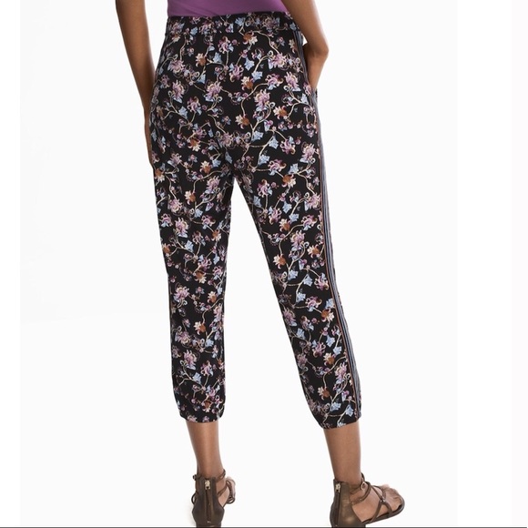 New White House Black market Floral Knit Print Summer, Joggers Crop pant - Picture 3 of 4